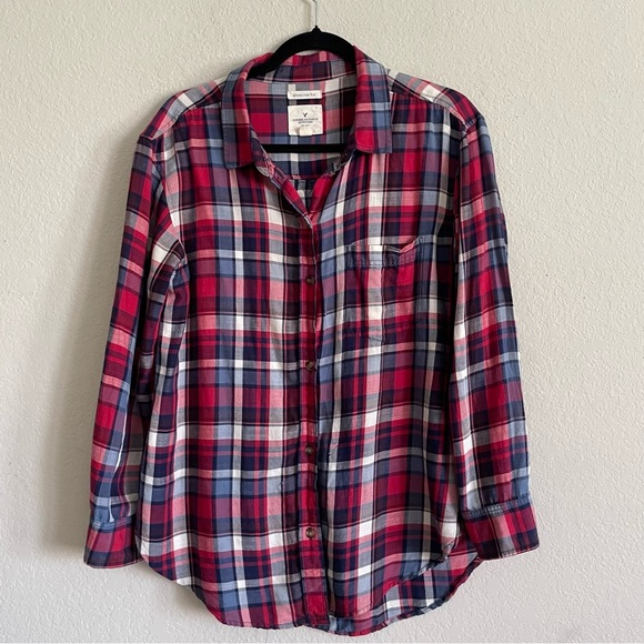 American Eagle woman’s Red and Blue Plaid Button-Up Shirt M casual lightweight - Picture 1 of 9